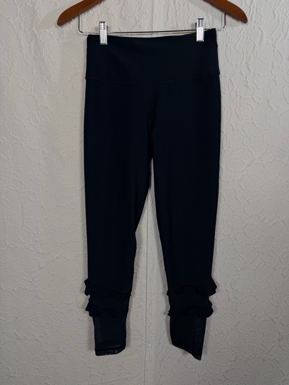 Victoria’s Secret Sport Black Ruffle Mesh Workout Gym Leggings Sz S